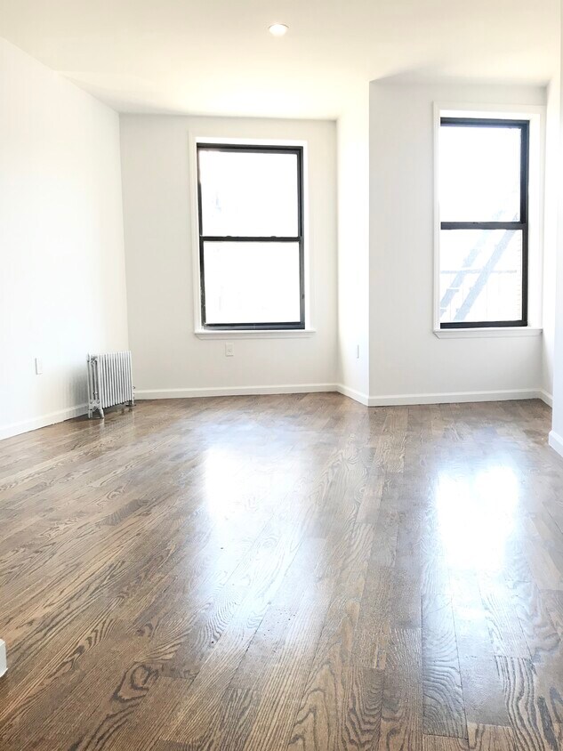 Primary Photo - 3755 Broadway