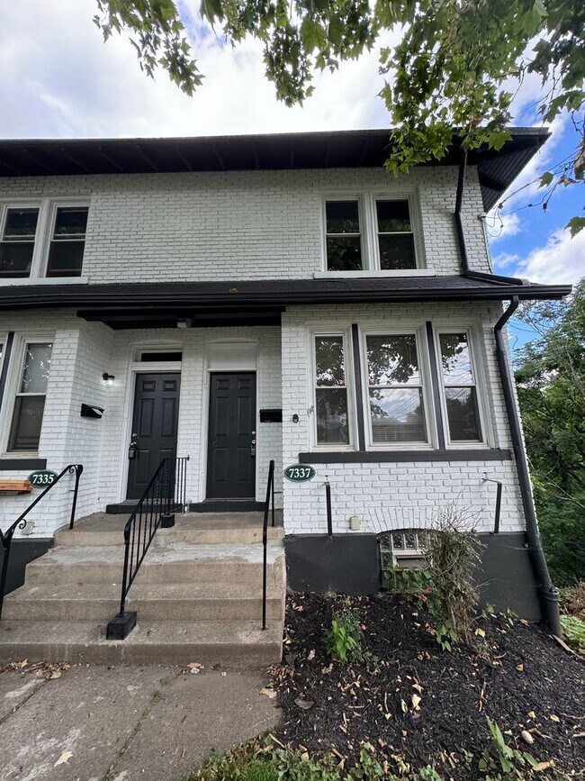 Foto del edificio - Lovely two bedroom, 1 bathroom Townhome on...