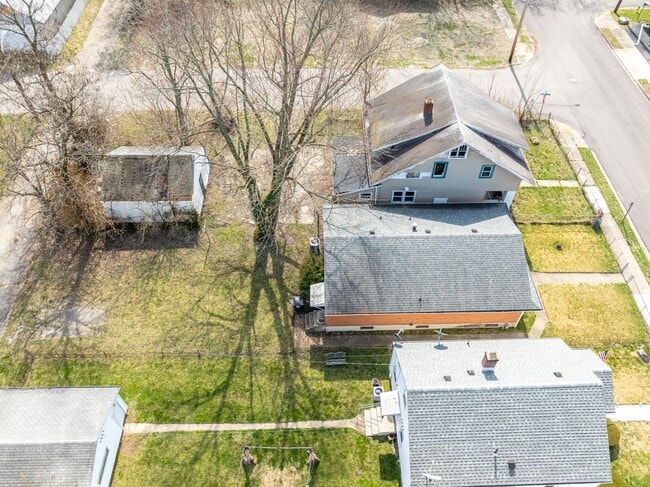 Building Photo - Adorable 2-bedroom 2-bathroom home