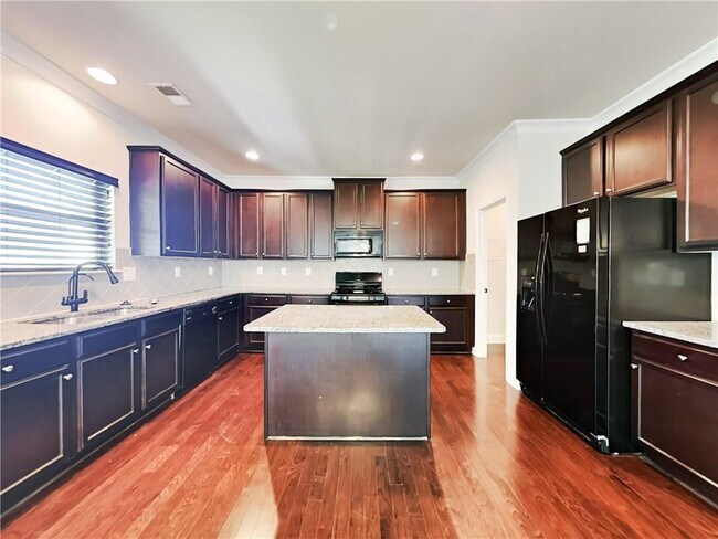 Building Photo - 380 Devon Creek Ct NE