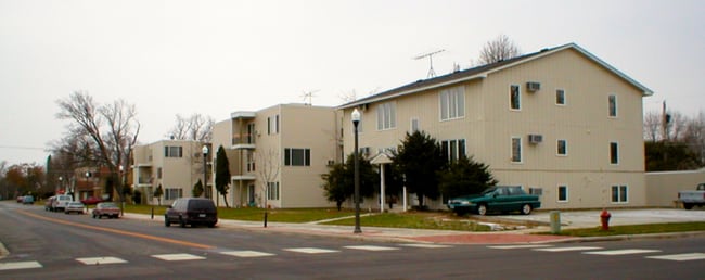 Building Photo - 141 Birch St N