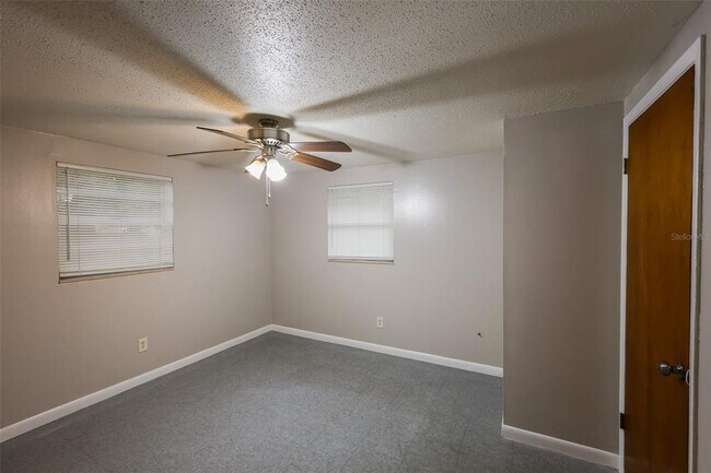 Foto del edificio - 9610 N 12th St