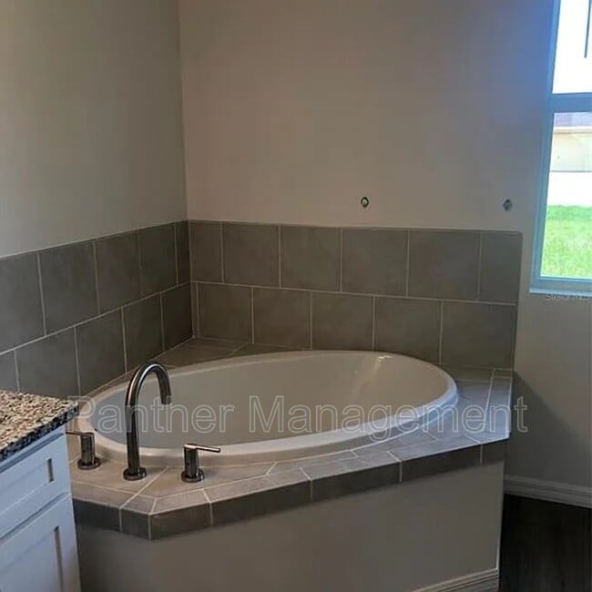 Building Photo - 384 Prineville St