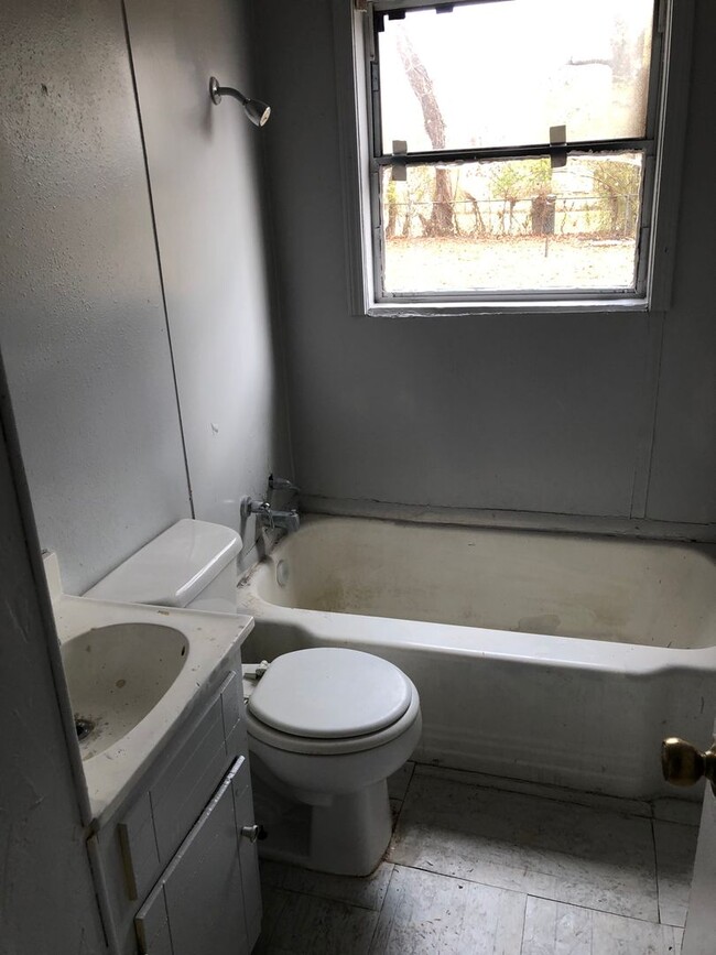 Building Photo - Sunset Acres! 3 bed/ 1 bath.