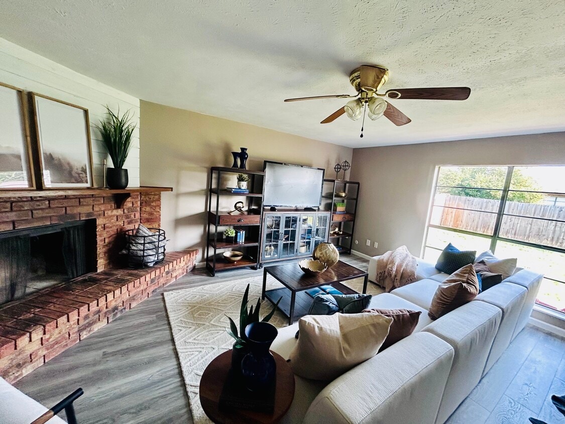 Primary Photo - 511 Hanover Dr