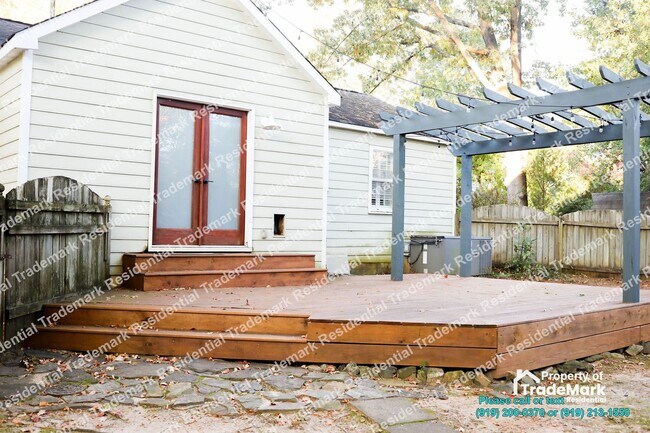 Building Photo - Charming 2 bed / 1 bath in Five Points