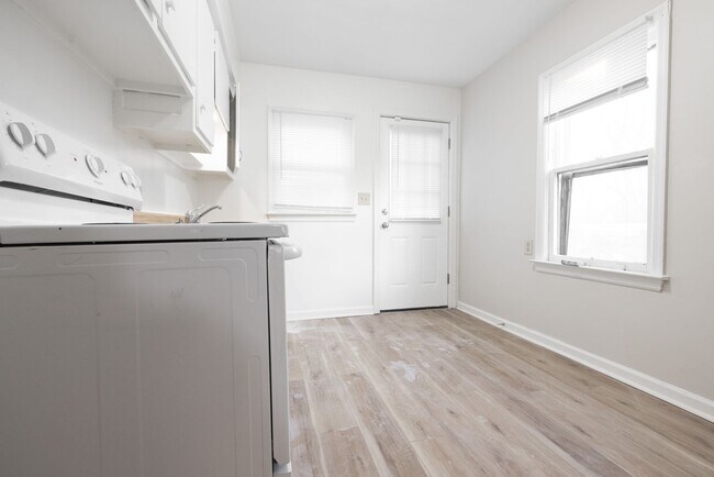Foto del edificio - Newly Renovated - 3 Bed, 1.5 Bath Single-Family Home w/ Garage!!