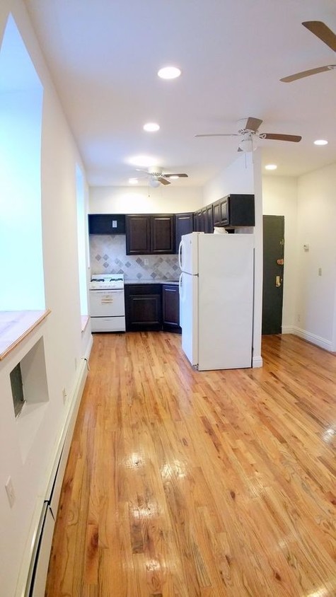 Primary Photo - 301 W 151st St