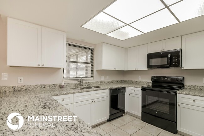 Building Photo - 1705 E Freeman Dr