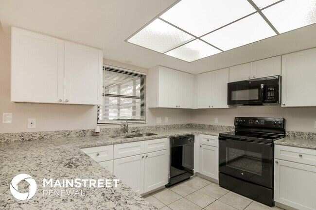 Foto del edificio - 1705 E Freeman Dr