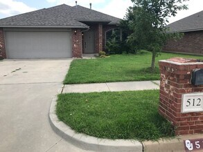 Building Photo - 512 Dalton Ln