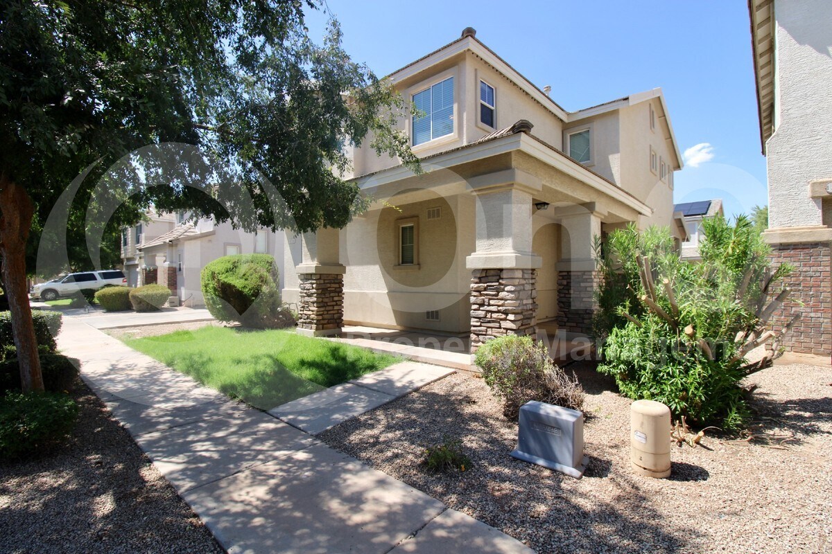 Primary Photo - 4256 E Baylor Ln