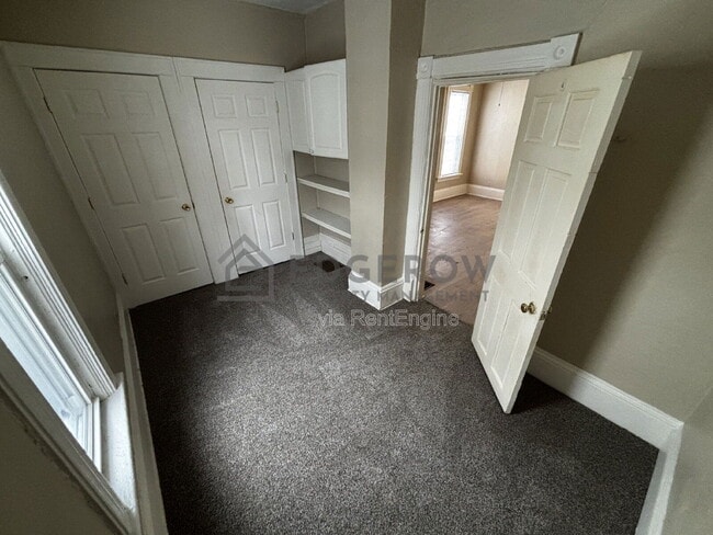 Building Photo - 635 Lafayette Ave NE