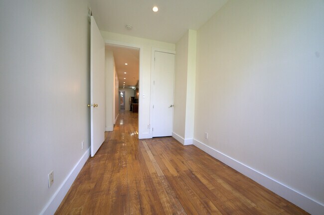 Building Photo - 1311 Putnam Ave