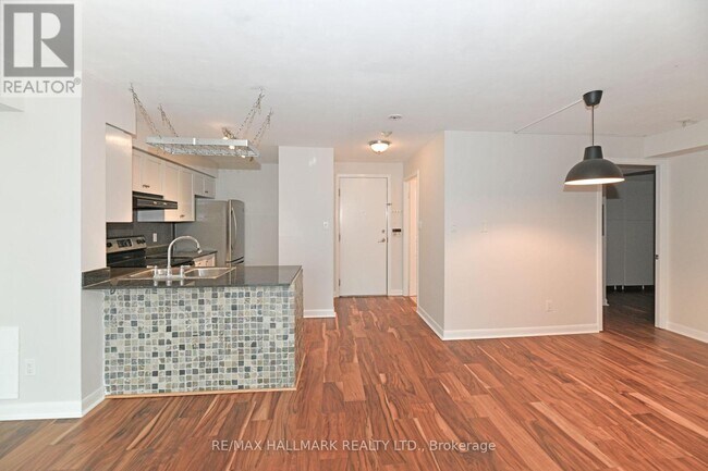 Photo du bâtiment - 323 Richmond St E