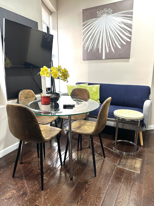 Building Photo - 5 W 101st St