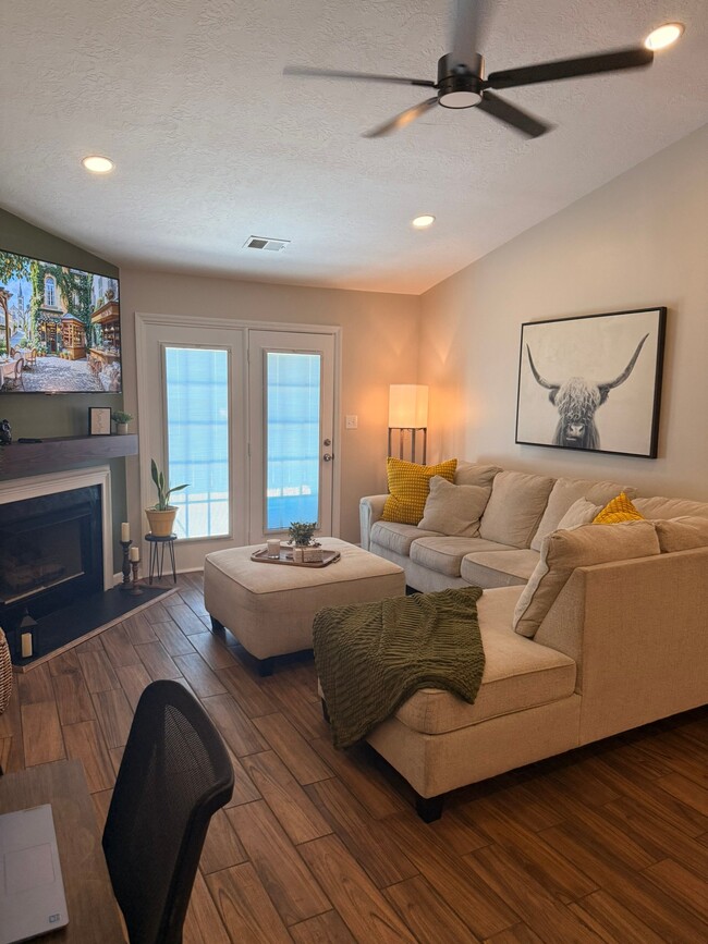 Building Photo - 4005 Calypso Dr