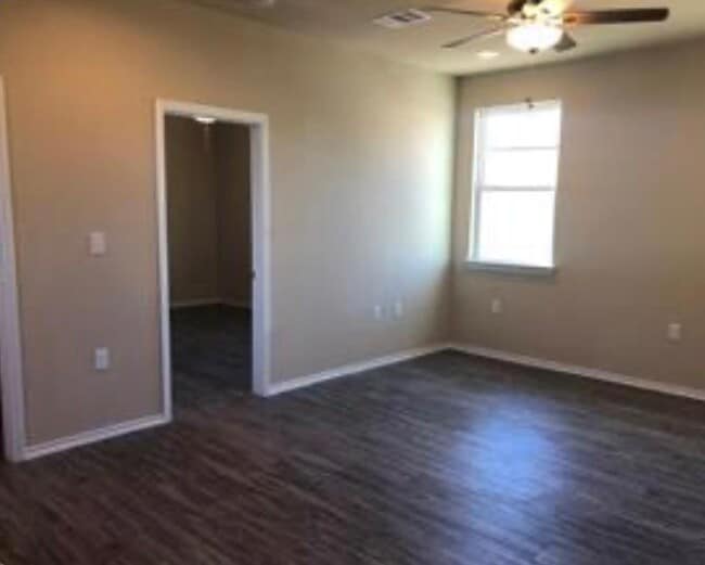 Building Photo - 1300 Hausman Dr