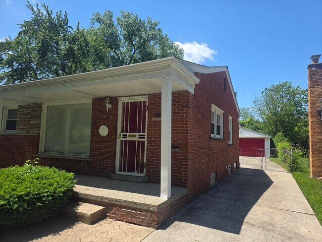 Building Photo - 24051 Geneva St