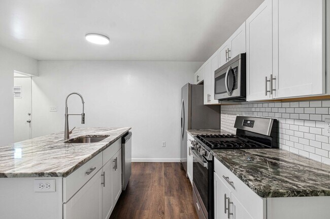 Photo - Totally Updated 3 bed, 3 bath, AMAZING loc... House