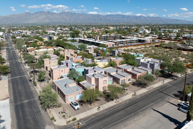 Foto aérea - 3601 E 4th St