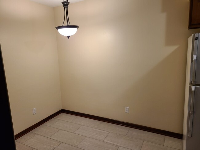 Building Photo - 309 Woodview Ave