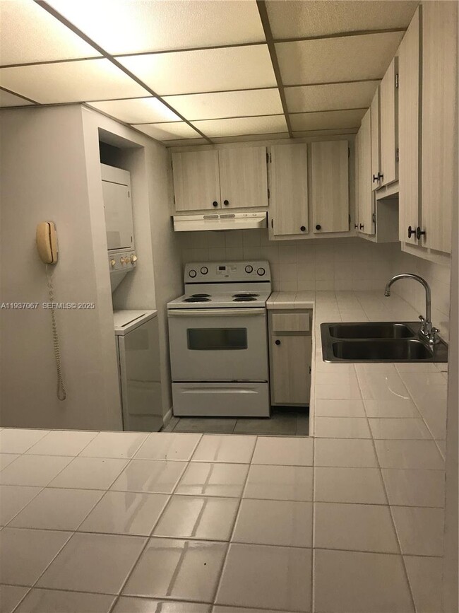 Foto del edificio - 10000 NW 80th Ct