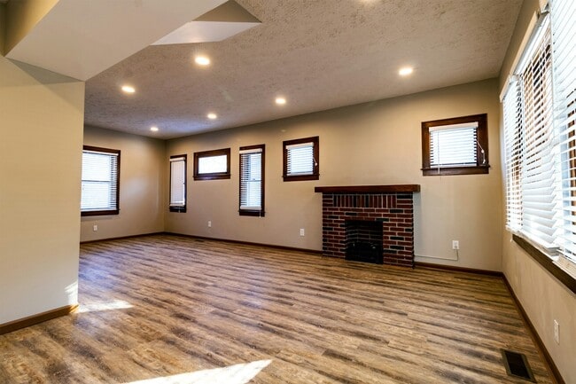 Building Photo - 316 Ferguson Ct