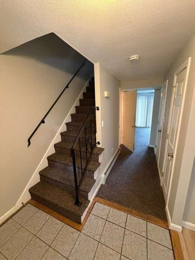 Foto del edificio - 136 Canterbury Ln