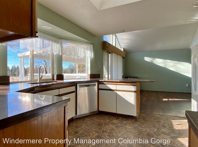 Foto del edificio - 3 br, 2 bath House - 813 D and H Rd