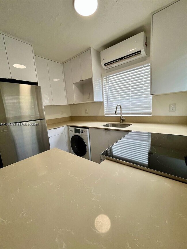 Foto del edificio - 833 W 39th St