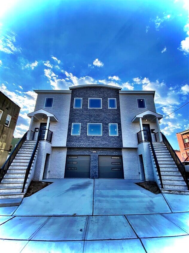 Primary Photo - 7-9 Plank Rd