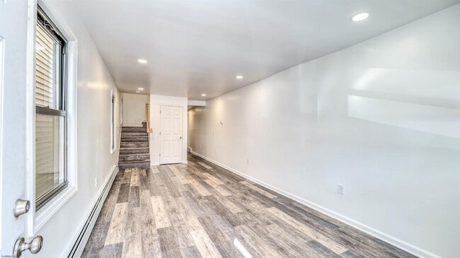 Building Photo - 2637 Arctic Ave