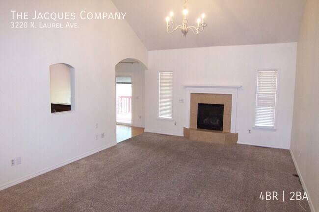 Building Photo - 3220 N Laurel Ave