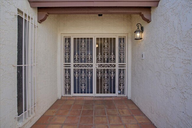 Foto del edificio - Amazing and Rare 4 bd 4 ba home in the hea...