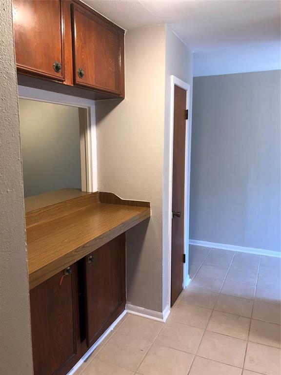 Foto del edificio - 5810 Clarewood Dr