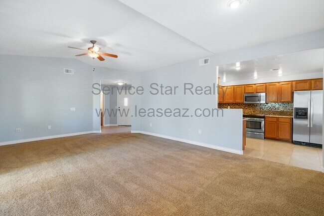 Foto del edificio - 16801 N 94th St
