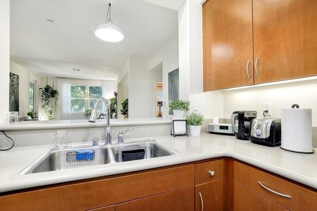 Building Photo - 7100 Playa Vista Dr