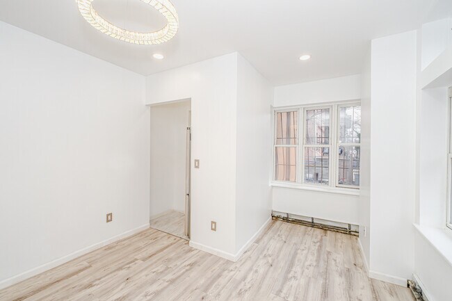 Foto del edificio - 384 Lafayette Ave