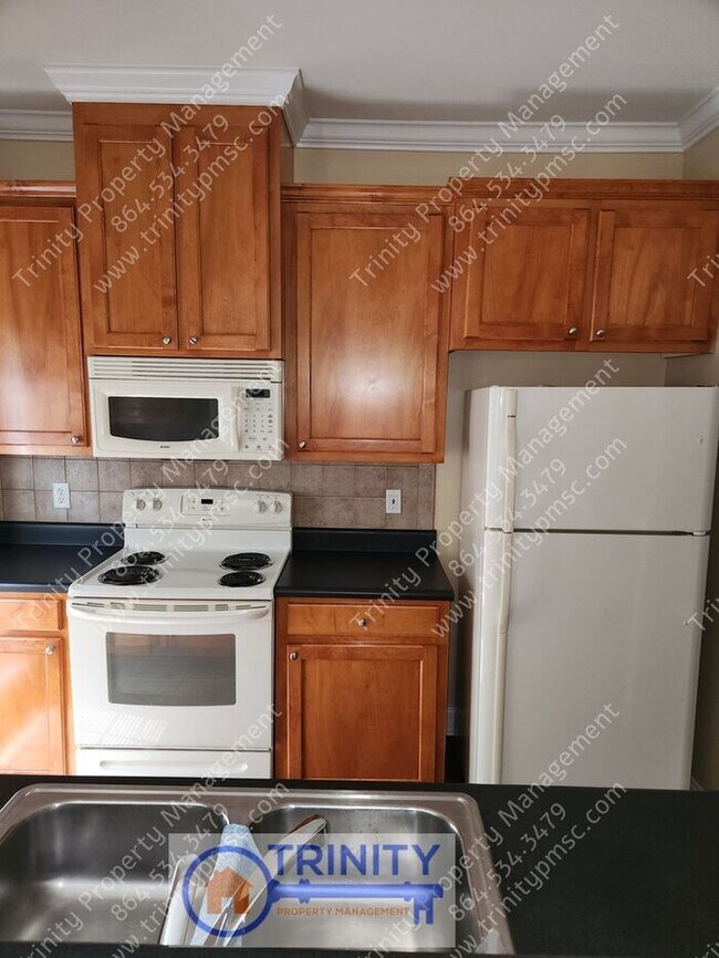 Foto del edificio - **MOVE IN SPECIAL -1/2 off 1st Month's rent! ** 3-Bedroom, 2-Bath Beauty Available Now!