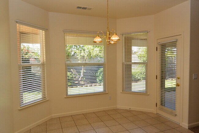 Foto del edificio - Spacious 3 Bedroom 2 Bathroom home with a ...