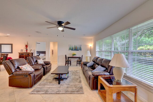 Foto del edificio - 5741 SE Winged Foot Dr