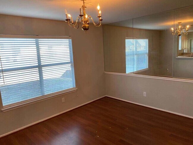 Foto del edificio - 5923 Crestberry Ln
