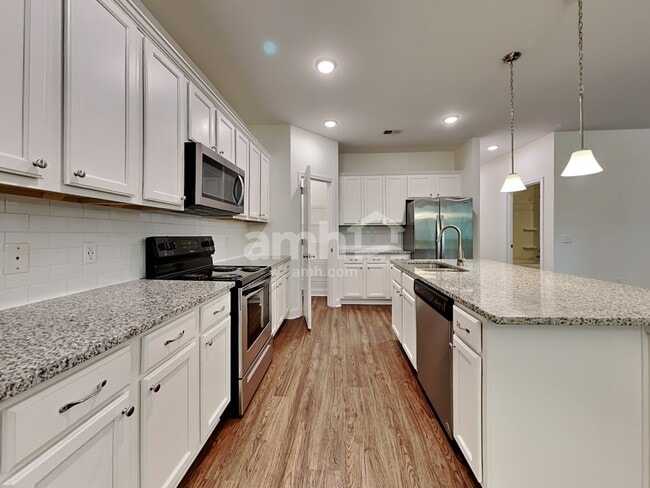 Building Photo - 223 Swan Dr