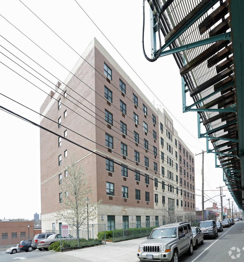 Primary Photo - 3377 White Plains