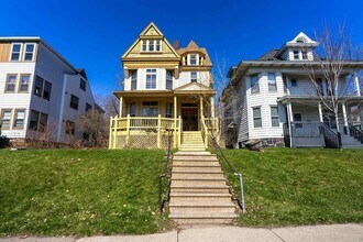 Building Photo - 1625 E 1st St