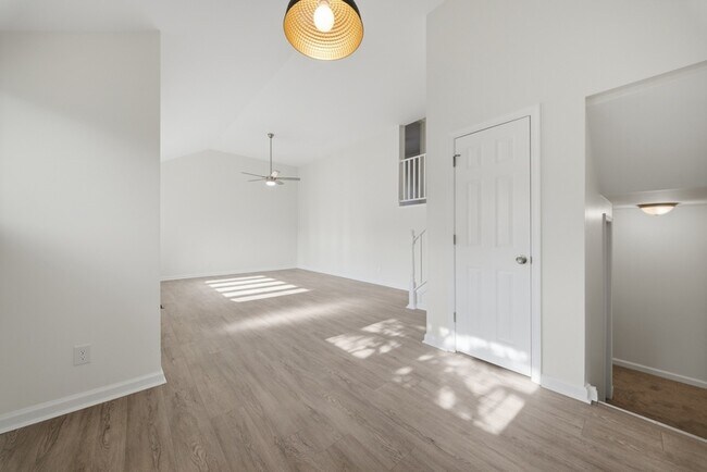 Foto del edificio - 313 Beacon Hill Ct