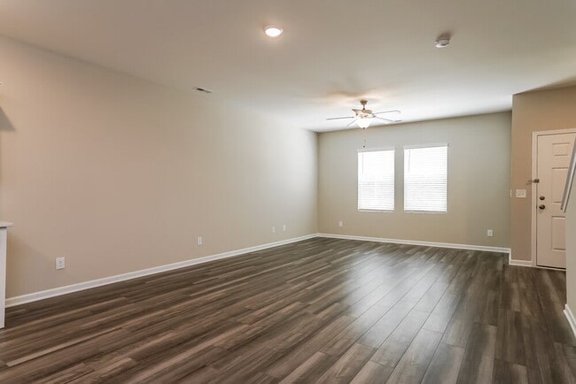 Building Photo - 536 Landing View Dr