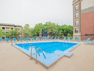 Building Photo - 444 W Fullerton Pky