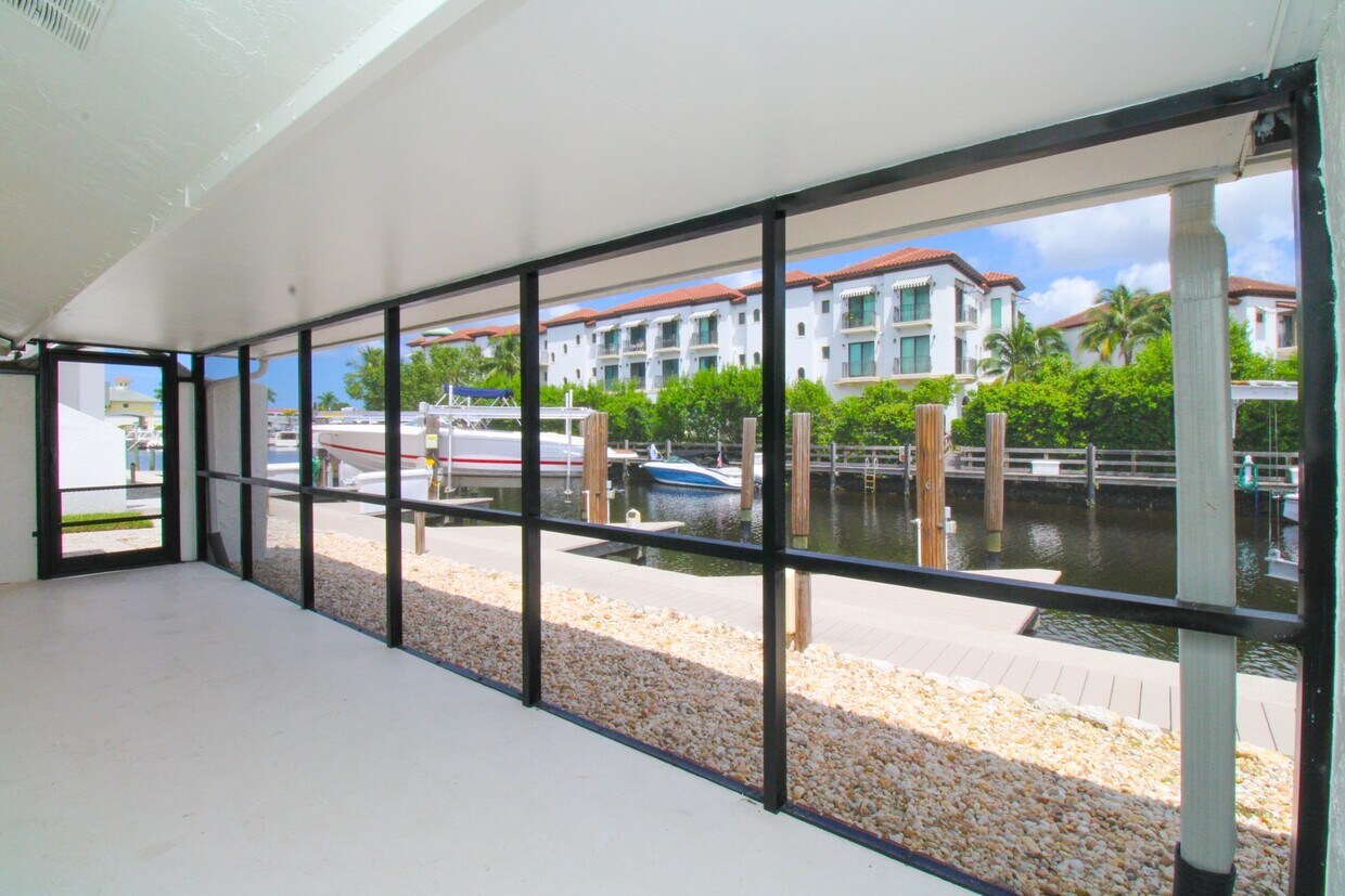 Foto principal - Unfurnished water-view with boat slip 2/2 ...